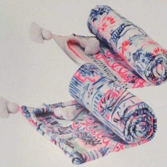 Lilly Pulitzer set of beach towels in Sea to Shining Sea print. NWT in package - Picture 1 of 4